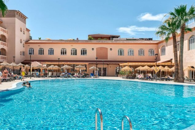 Hotel Bahía Tropical 4*, frente à praia no Sul de Espanha