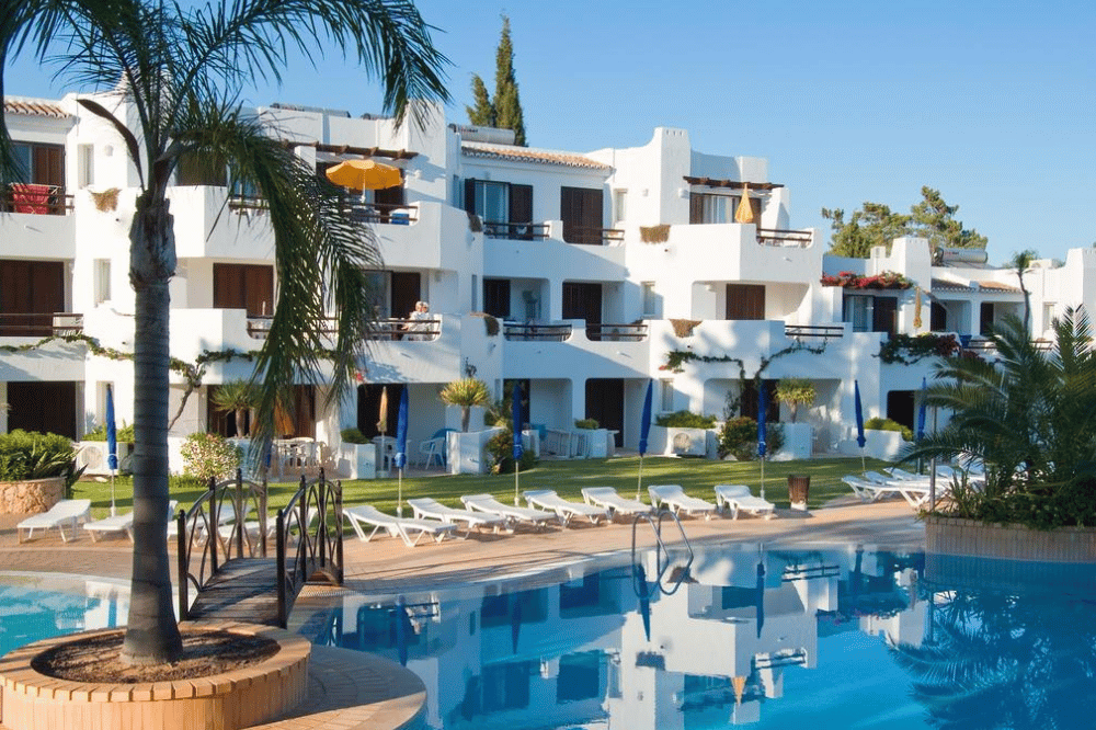 Balaia Golf Village 4*, com 6 piscinas e a poucos metros da praia