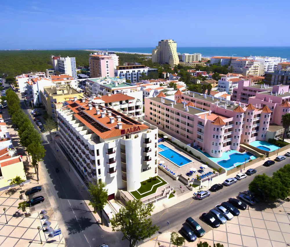 Hotel Alba 4*, a 300 metros da Praia com pequeno-almoço incluído